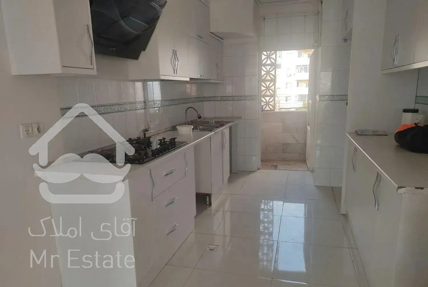 واحد 75متری شهرک شهید باقری منطقه 22 بالای دریاچه