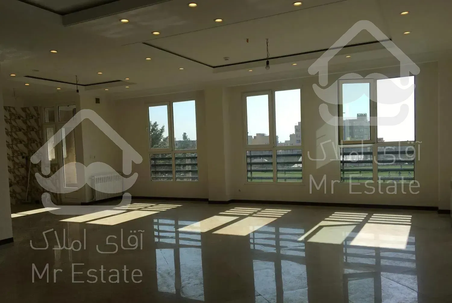 ۹۳ متر / شاهین شمالی / سالن پرده خور