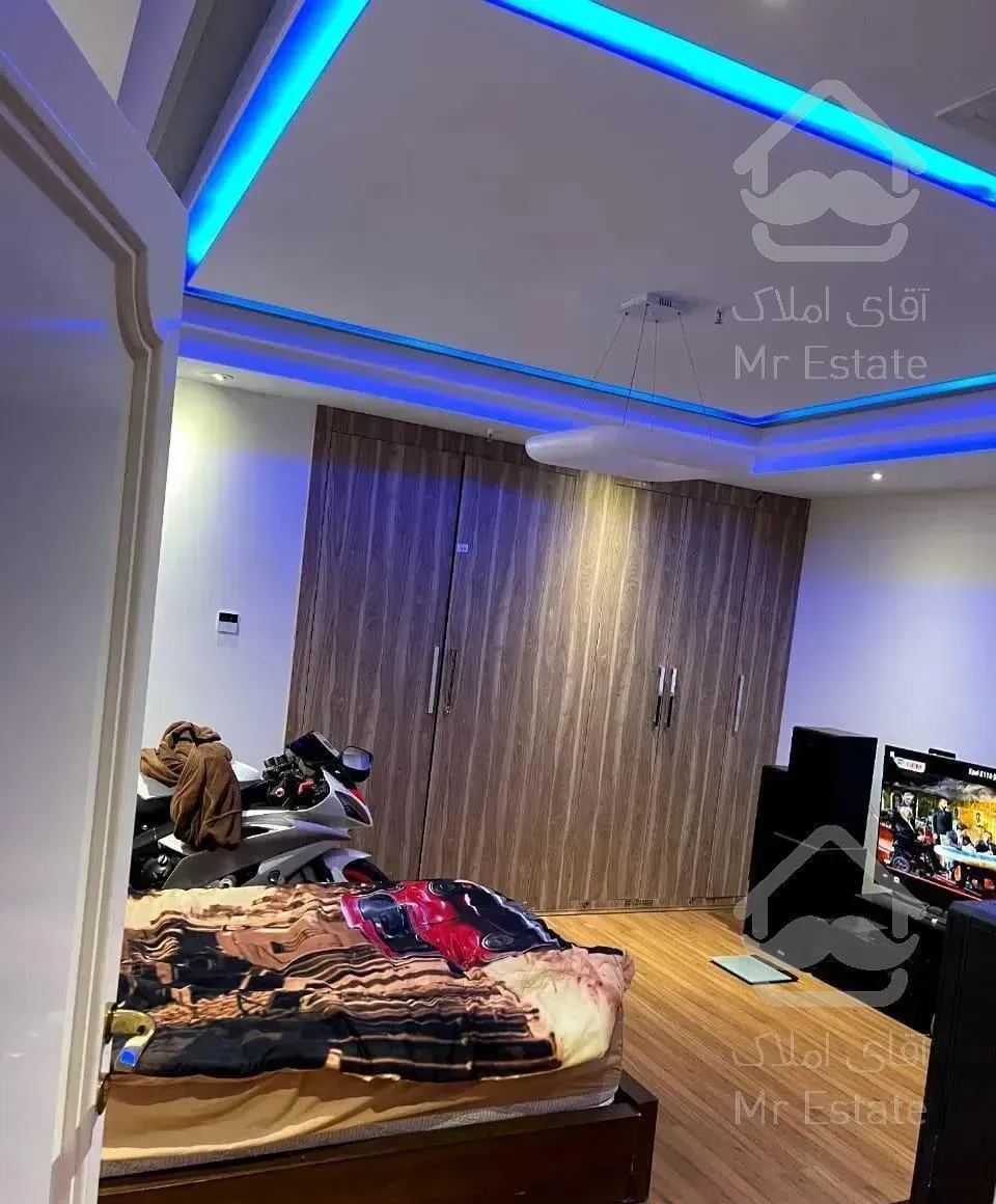 ۲۰۷متر طبقه ۱۰ ** ۵پارکینگ باکس** تکواحدی