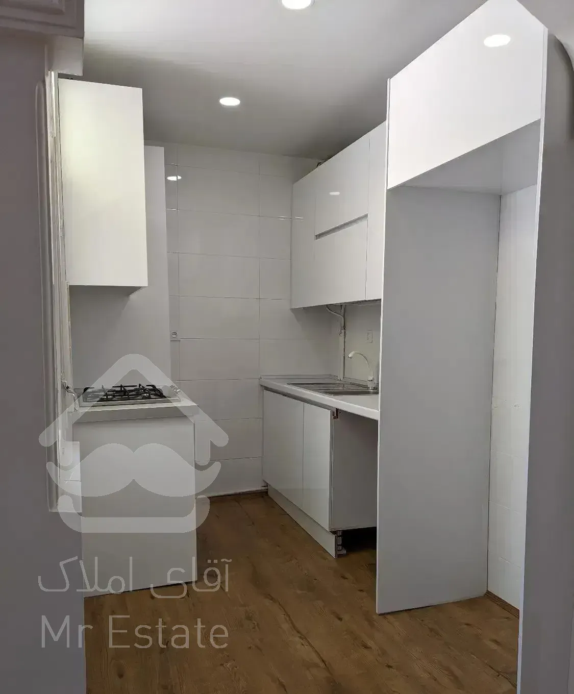 آپارتمان تمیز و خوش نقشه 55م و 15 متر تراس اختصاصی