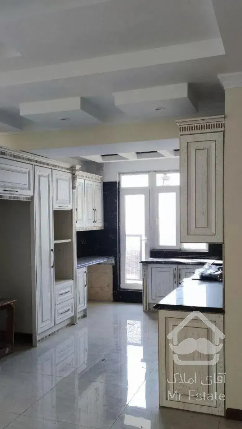 ازگل ۱۷۳متر نوساز ۲پارکینگ