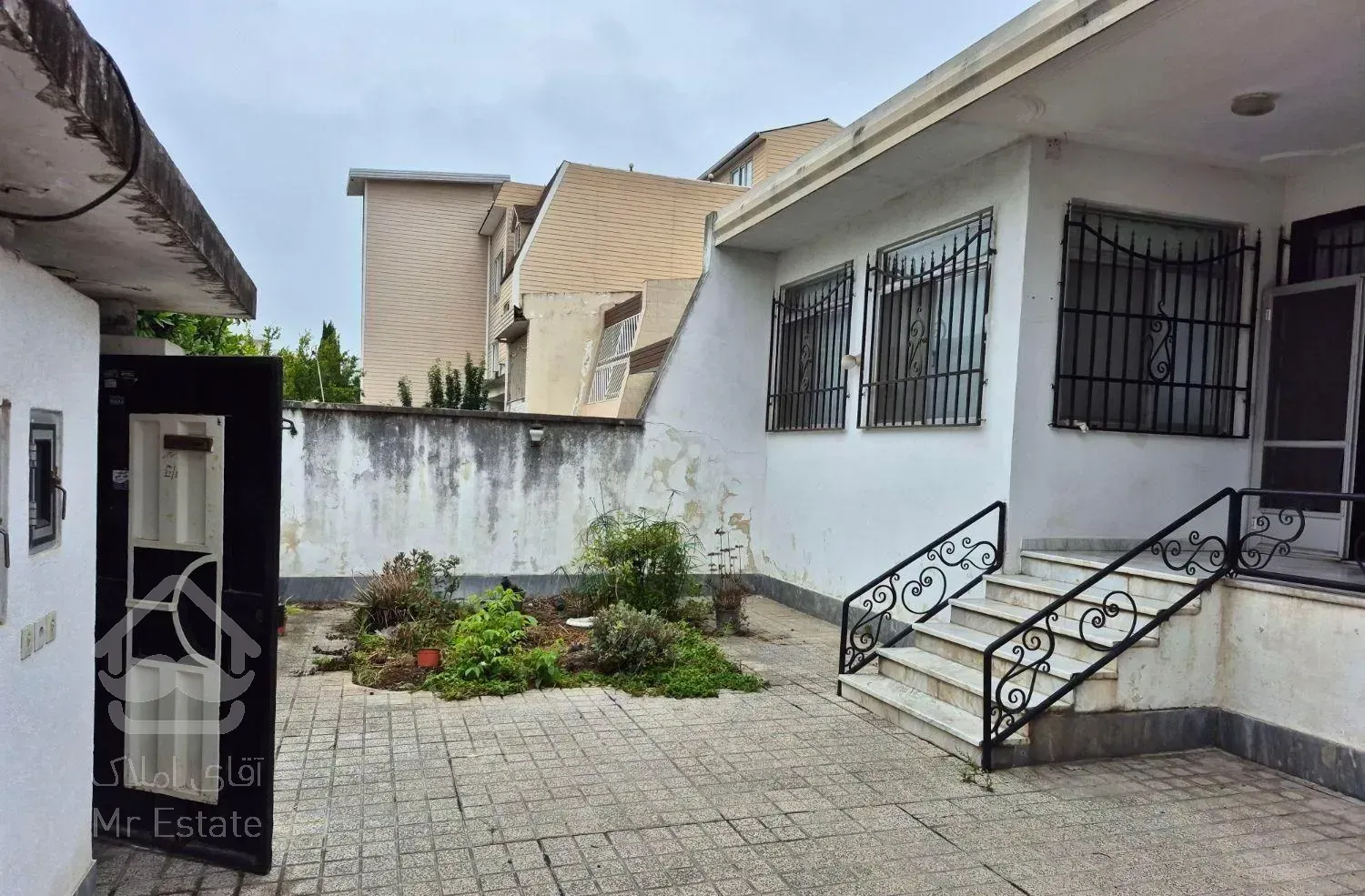 ویلایی  حیاط ۲۰۰ متری ۳ خوابه بلوار فرح ابادگلها