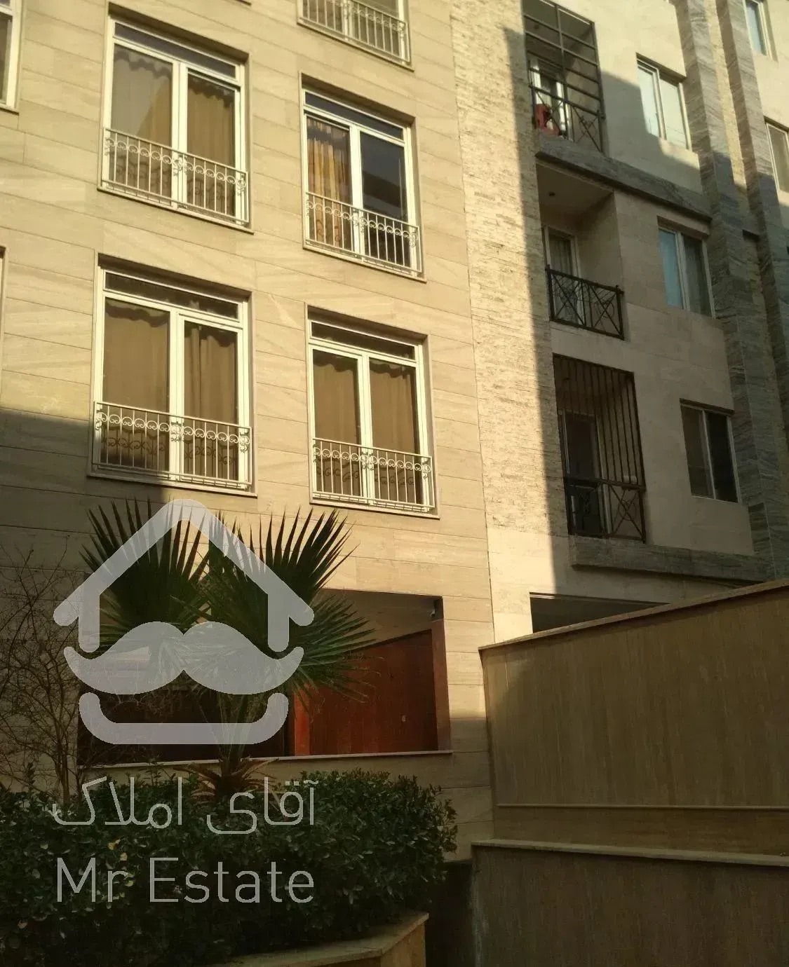 آپارتمان 110متری فول و تمیز