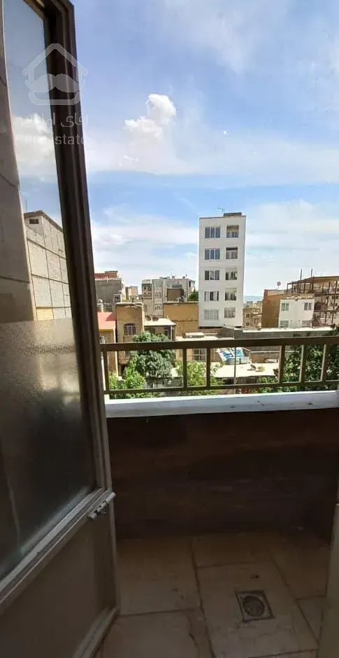 آپارتمان ۶۴ متری با پارکینگ  سند تکبرگ بلوار چمران