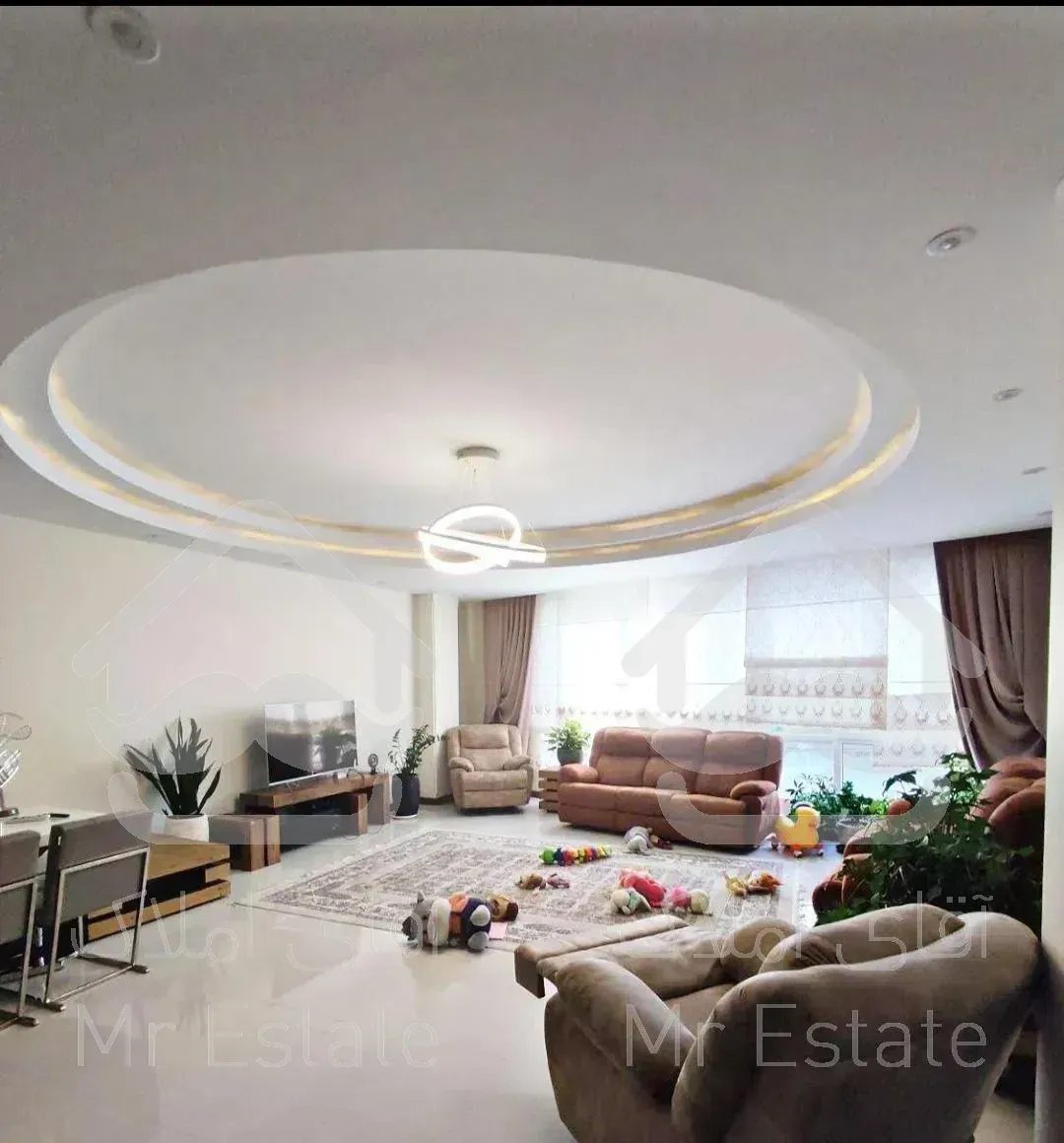 ۱۴۷متر افتخاری/نوساز/روف گاردن