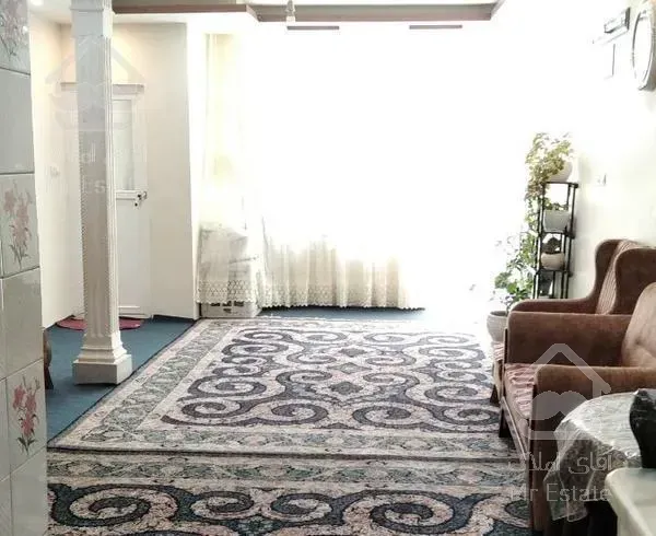 آپارتمان سه طبقه تک خوابه واقع در خیابان جی