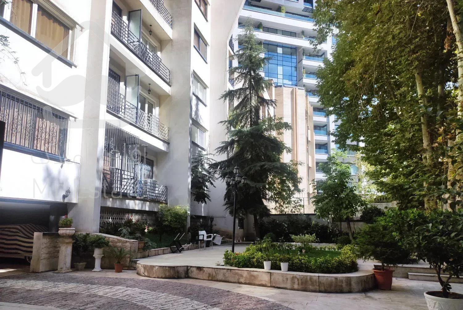 212 متر/سه خوابه/نیاوران