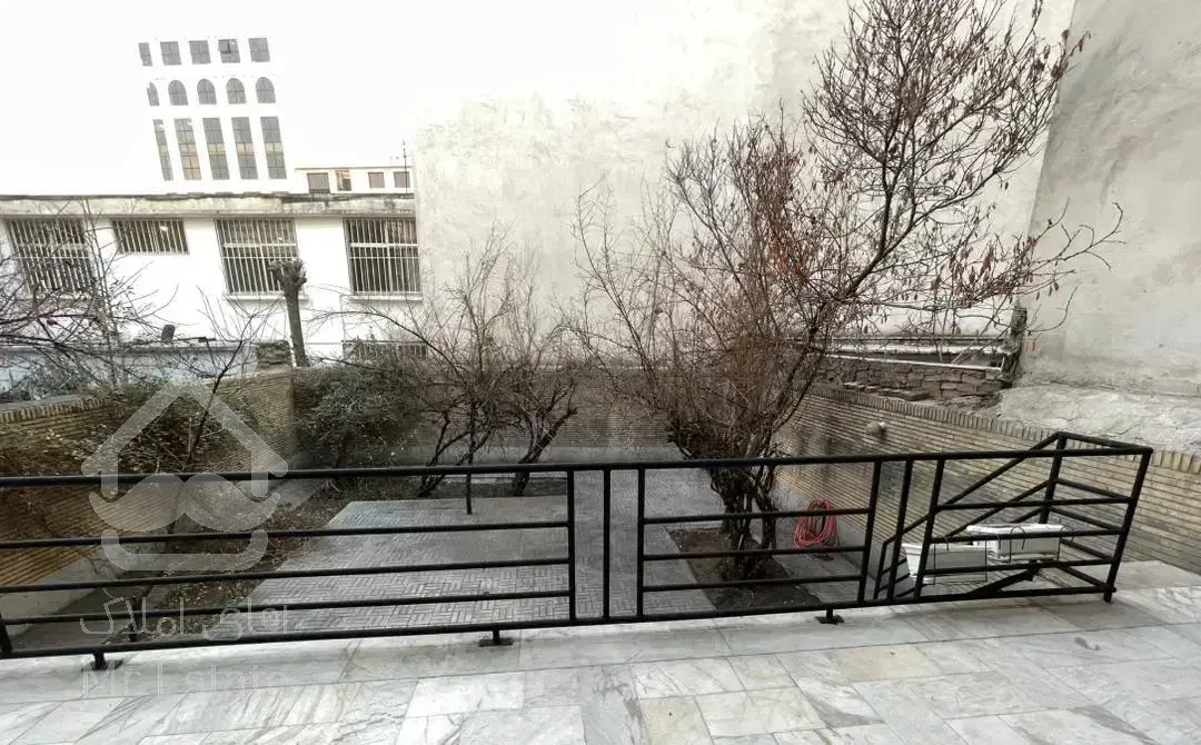 چند قدمی اندرزگو/حیاط اختصاصی / مناسب کار و سکونت