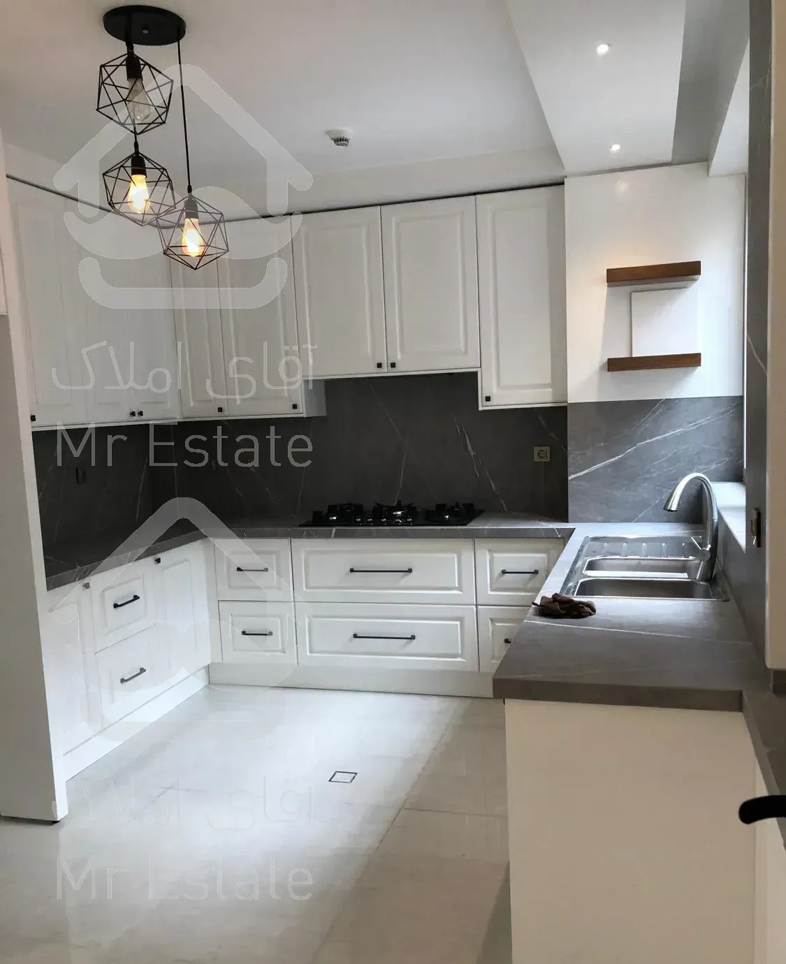 برج نشینان*۱۵۰ متر ۳خوابه*روبروی لاله