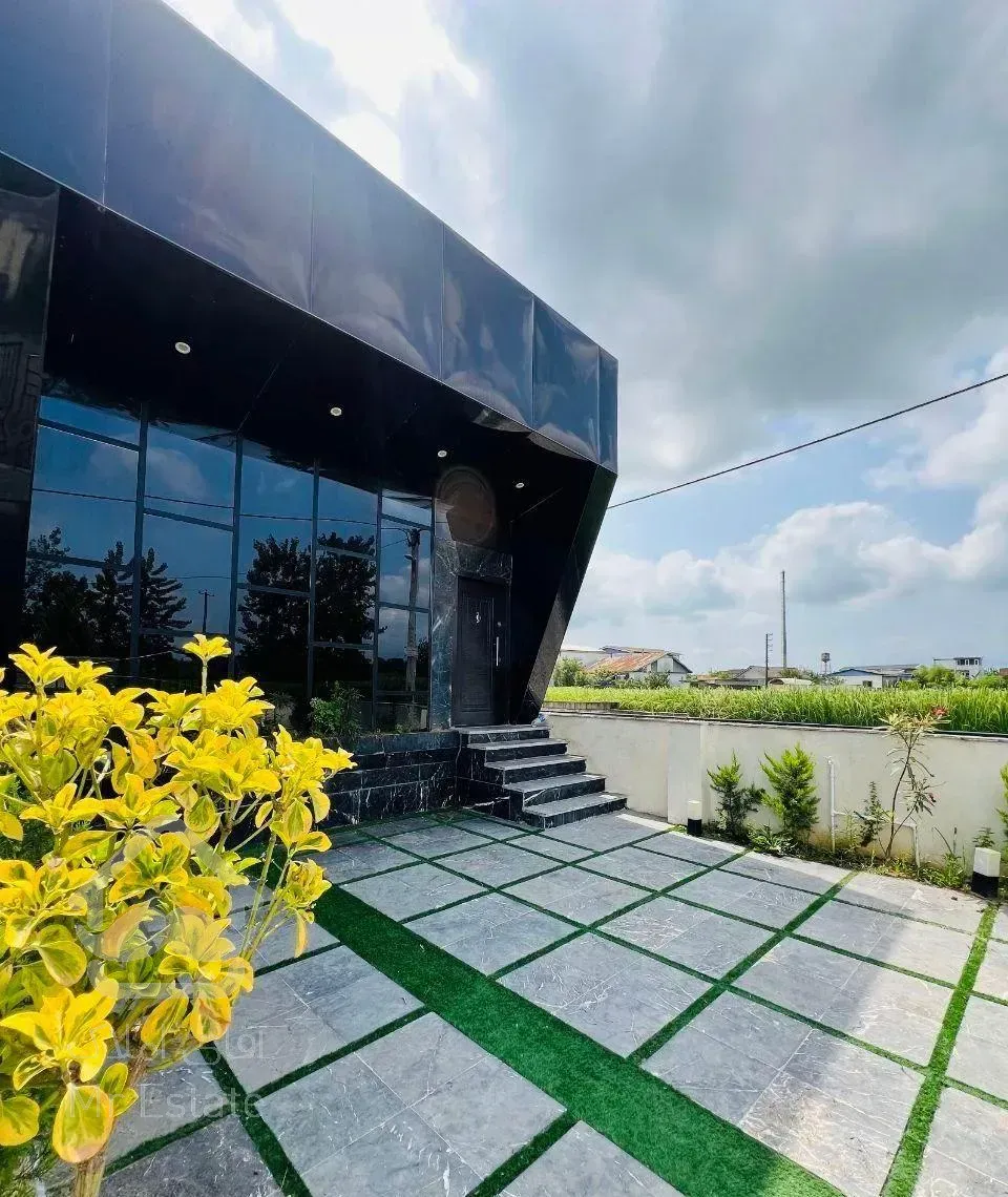 ویلا باغچه همکف 150 متری شهرکی سندتک‌برگ