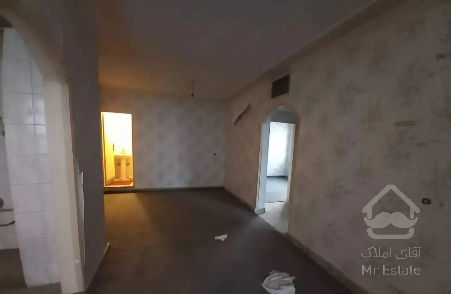 73متر)دوخواب)پارکینگ)نورگیر مناسب)مجتمع یاسین