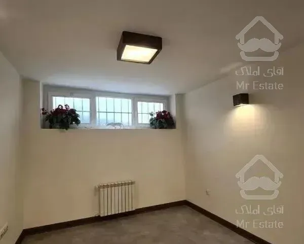 نصرت ،۷۶ متر، ۲ خواب، ۱۸ سال ،با پارکینگ