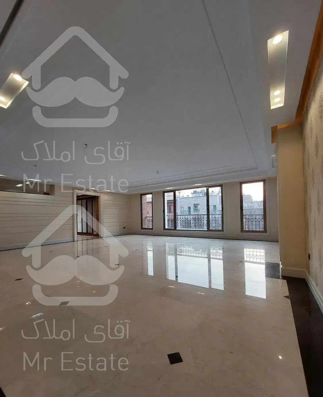 آپارتمان ۳۰۰ متر سه خواب  کلید نخورده