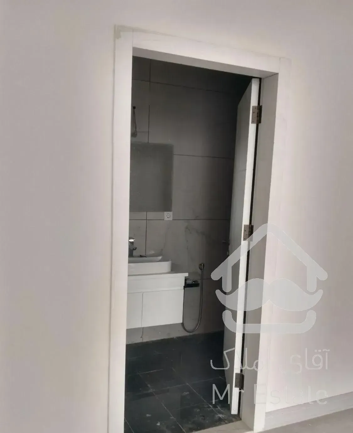 ۹۵ متر دفتر کار اداری فلت  با ویو دریاچه چیتگر