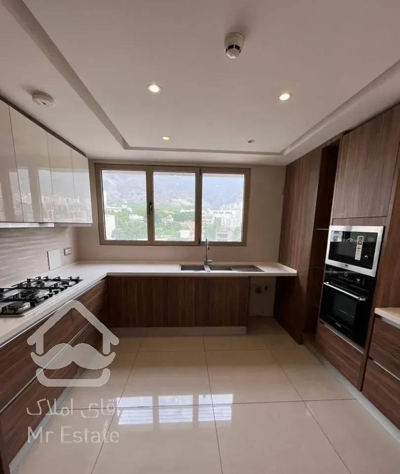 باغ فردوس ۱۴۵متر۳خواب۱مستر۲پارکینگ سندی کلیدنخورده