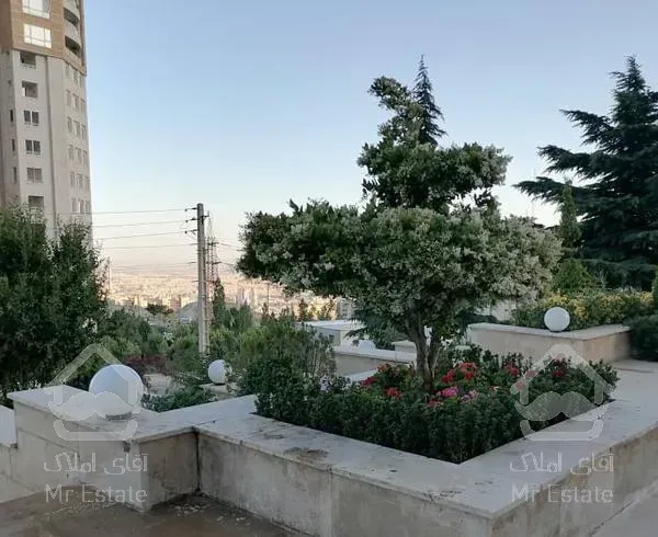 آپارتمان ٣٠٠متری بلوار ٢٤متری