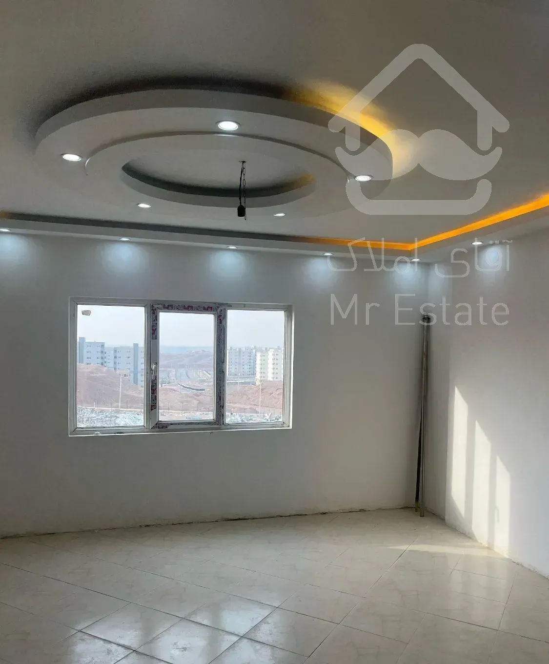 ۸۲متری بر خیابان اصلی/پرند/تهران