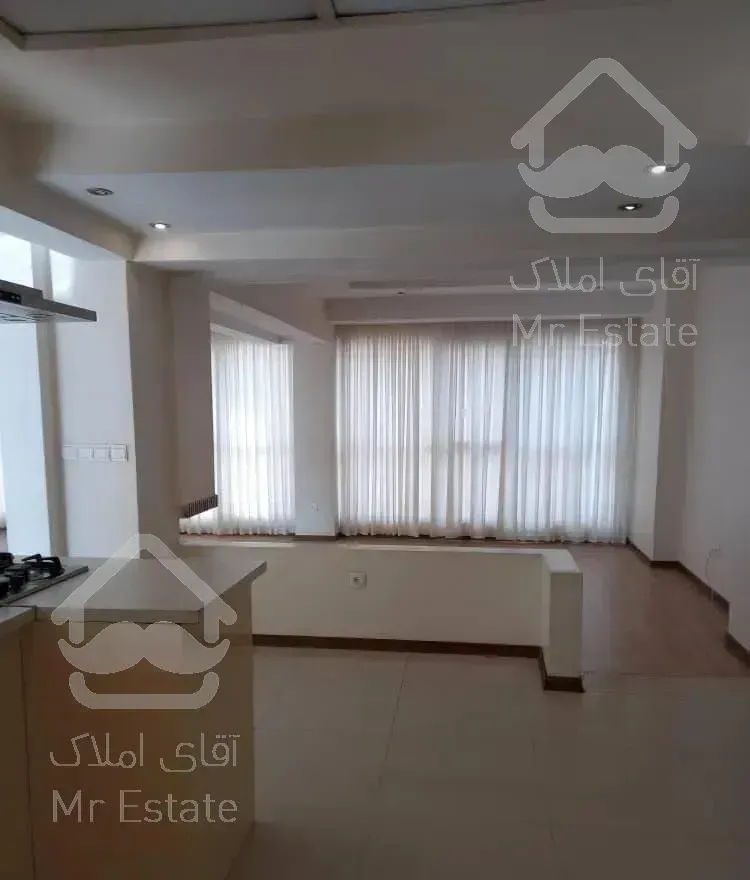 ۱۶۰ متر غرق نور، تراس دار