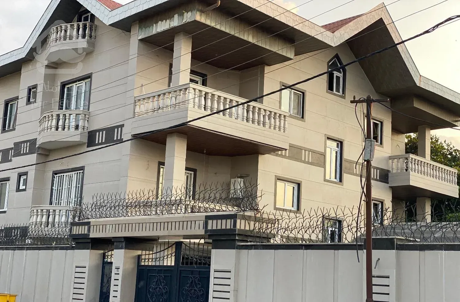 فروش فوری واحد ویلایی ۱۱۰ متر سند۶دانگ زیرقیمت