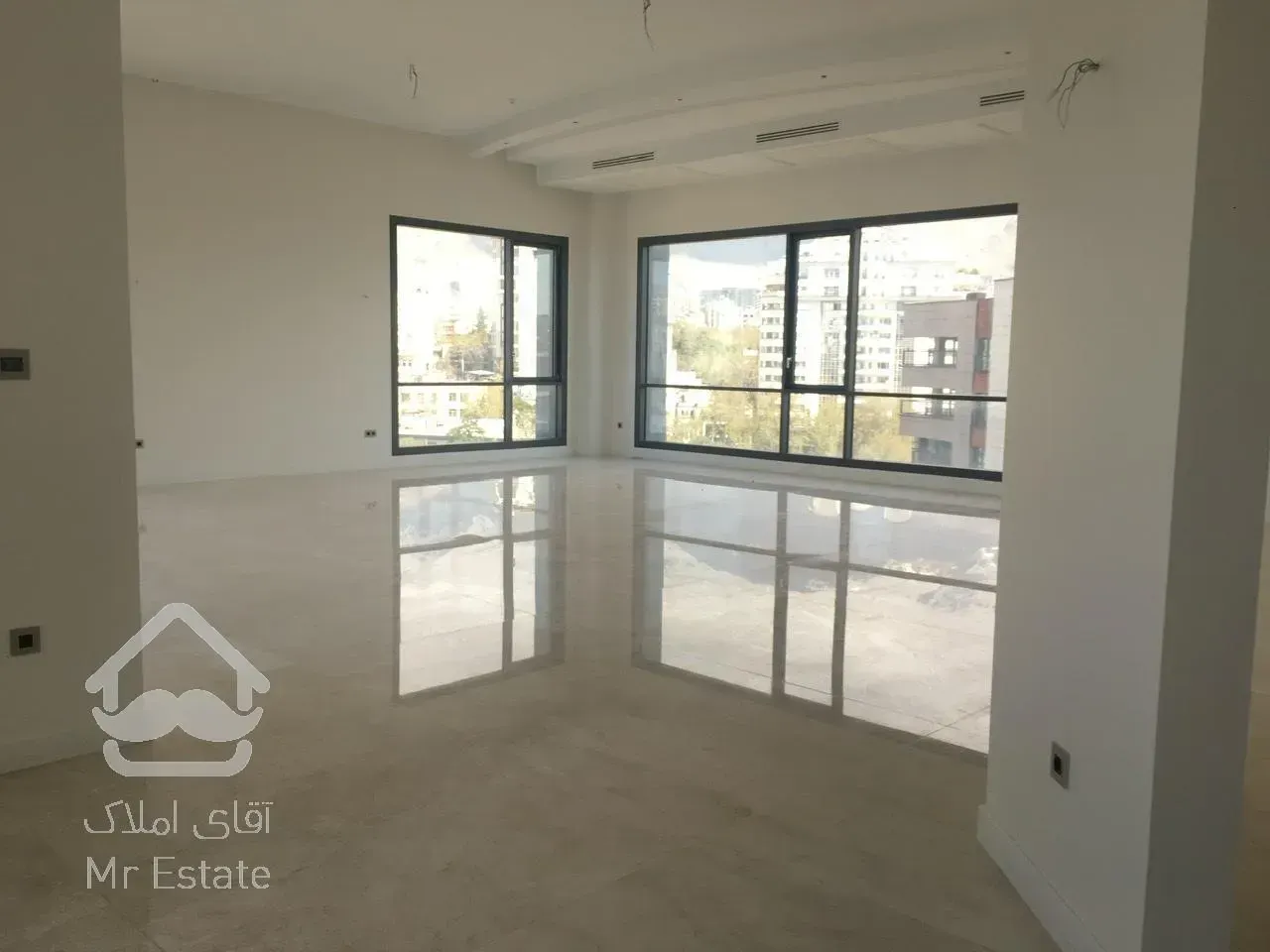 نیاوران، ۴۳۰ متر لوکس ترین سازه شمیران