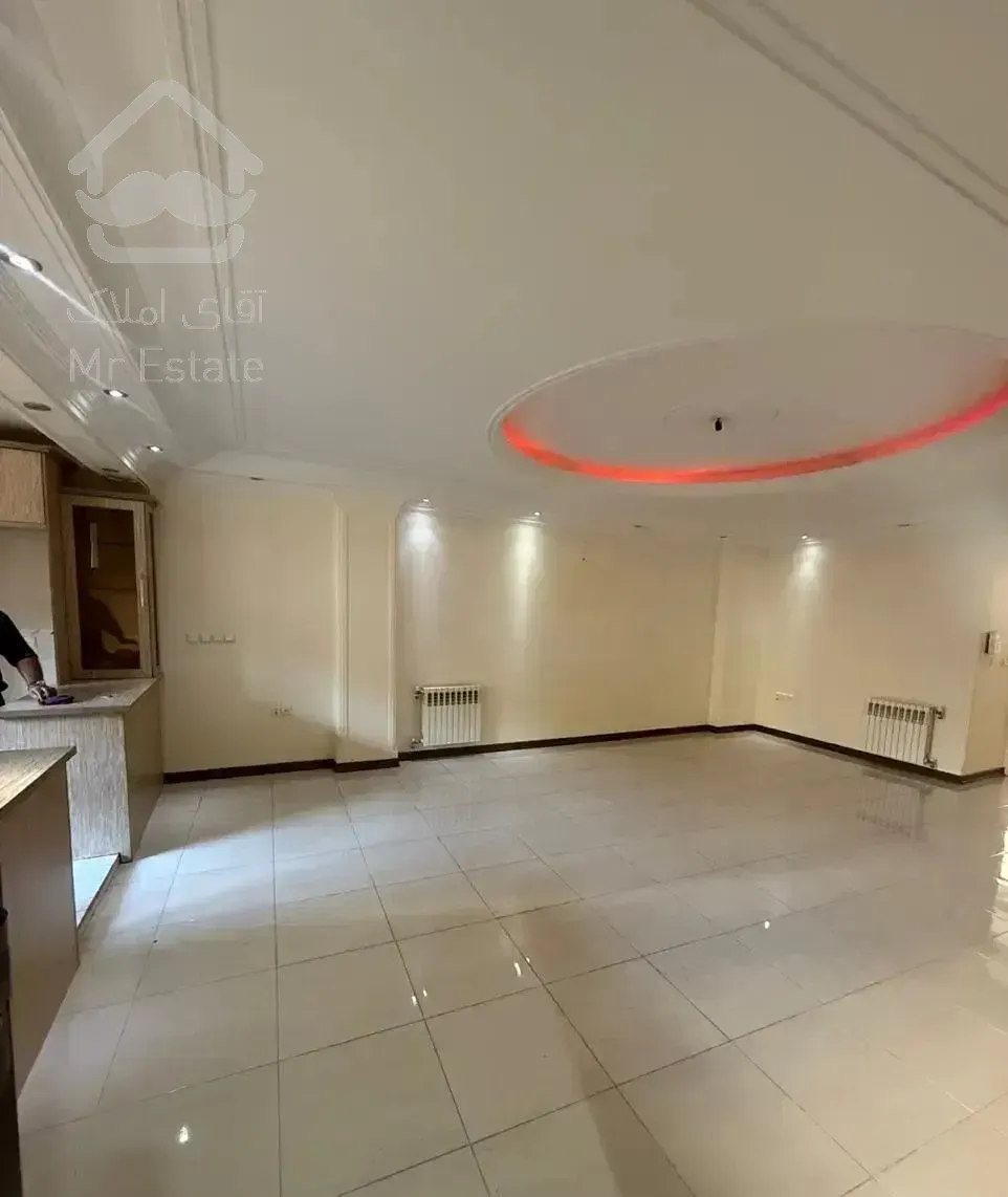 آپارتمان ۱۰۰ متری/خیابان زیبا/۲ خواب/طبقه اول