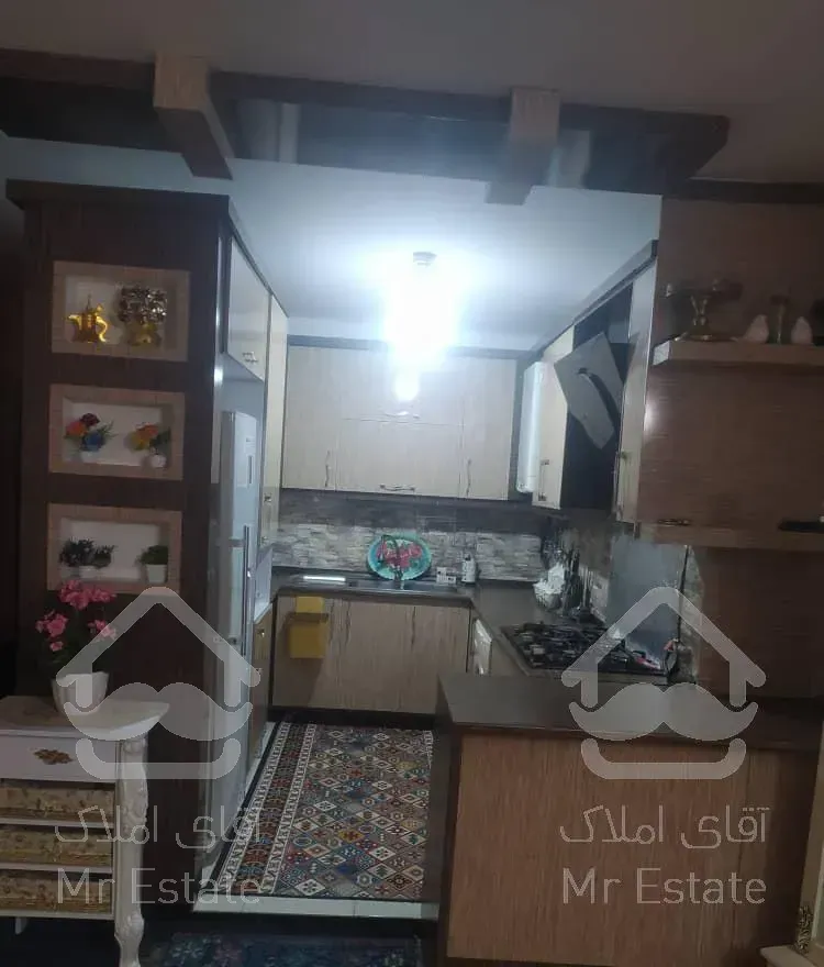 ۸۳ متر درب برقی پارکینگ مسقف طبقه دوم نور