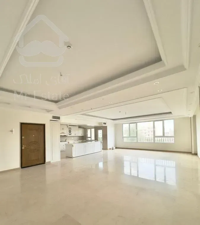 همیلا  / ۱۷۵متر /خطی روبه آفتاب/ ۲پارکینگ سندی