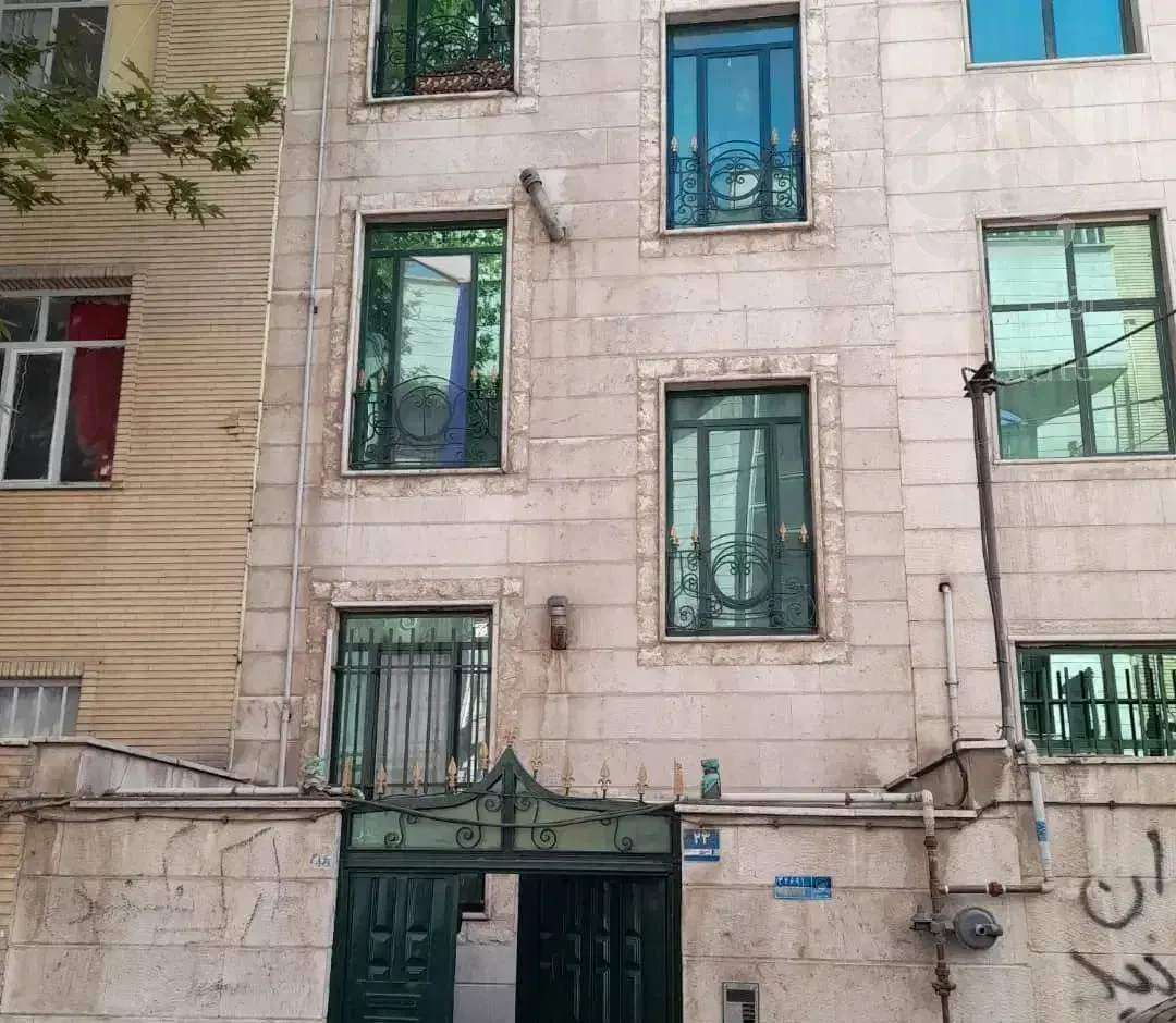 واحد ۳۸ متری واقع در آپارتمان ۳ طبقه