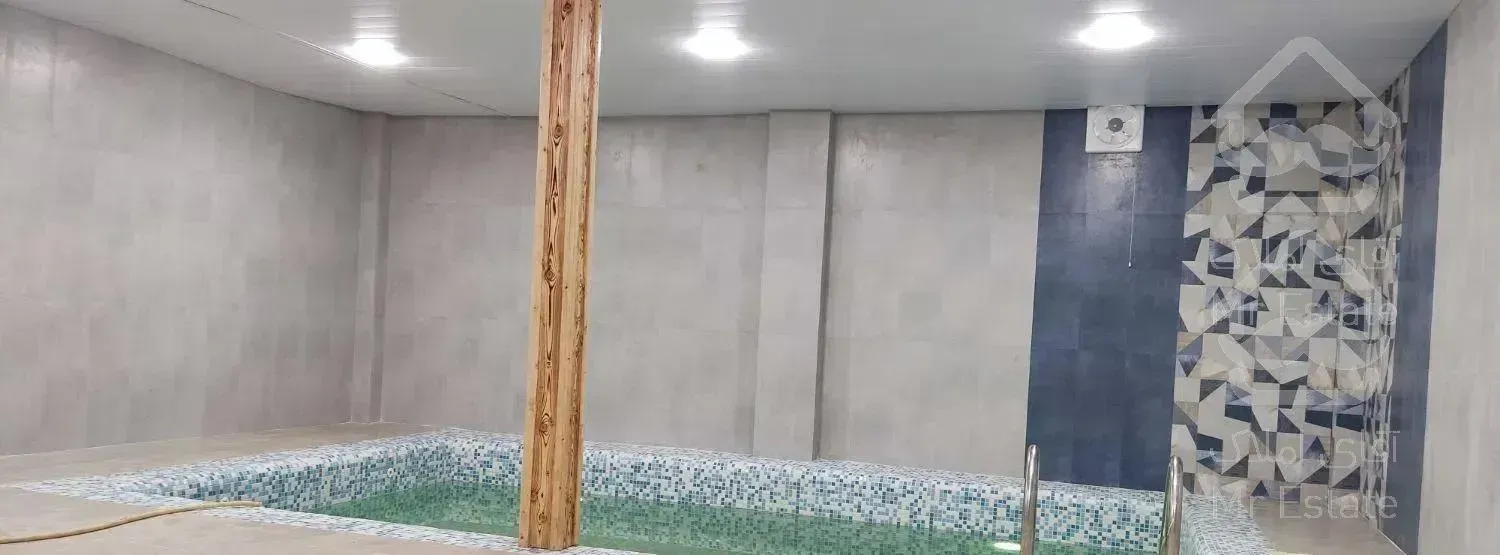 ویلااستخردارآب گرم  با استخر نوساز و شیک