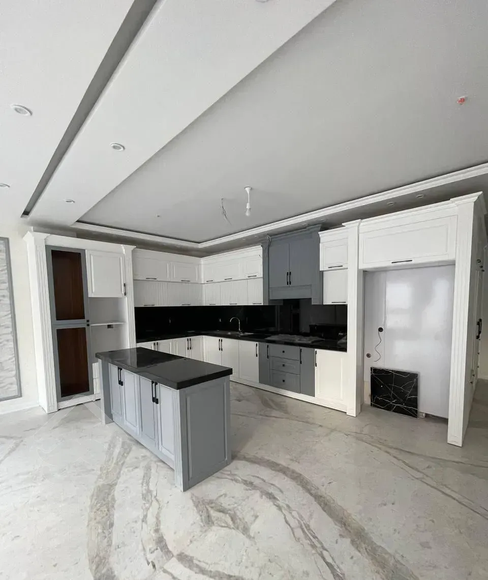 106متری/کم واحد/رو به آفتاب/خوش نقشه/اکبری