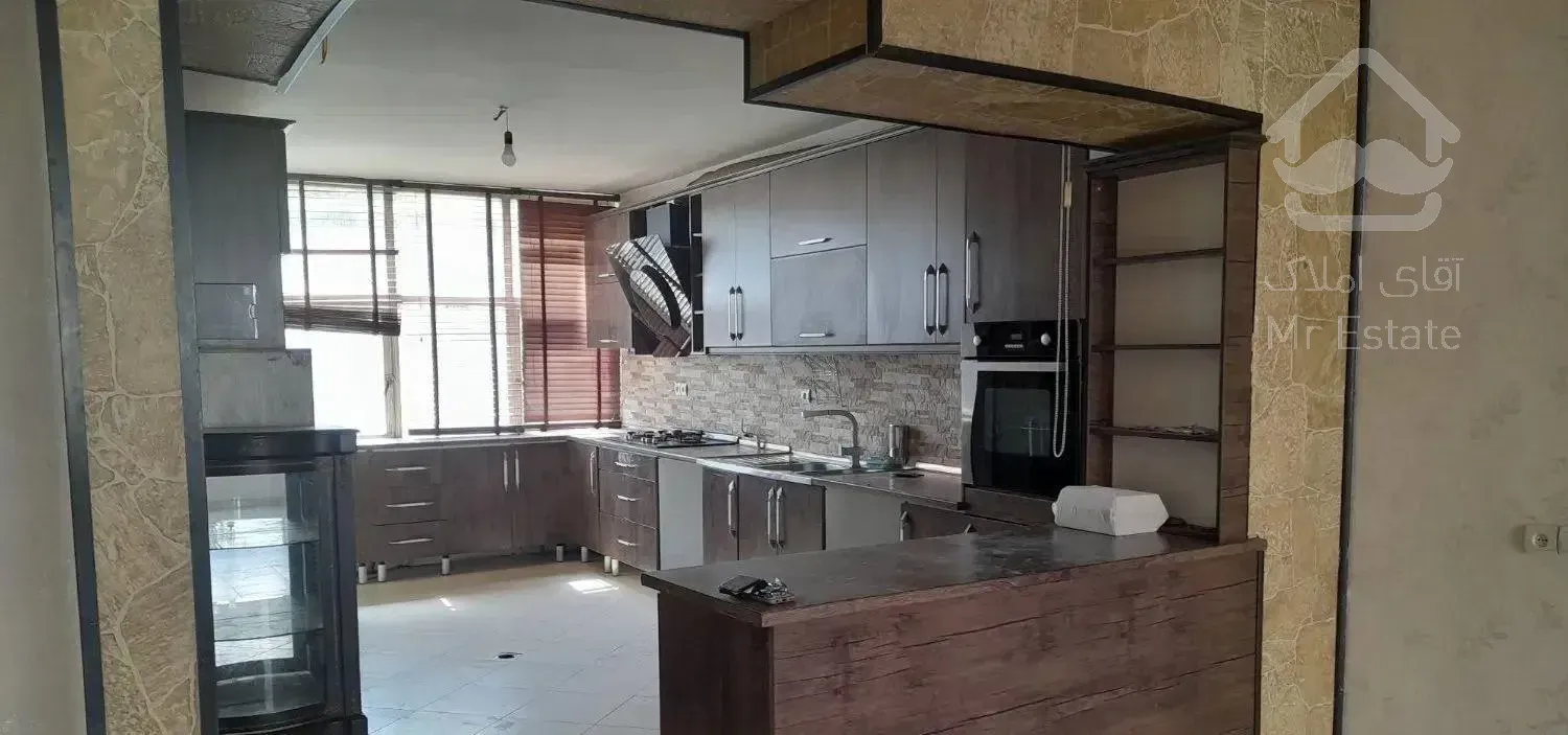 140 متر/تک واحدی/خیابان دانشگاه/ 3 خواب