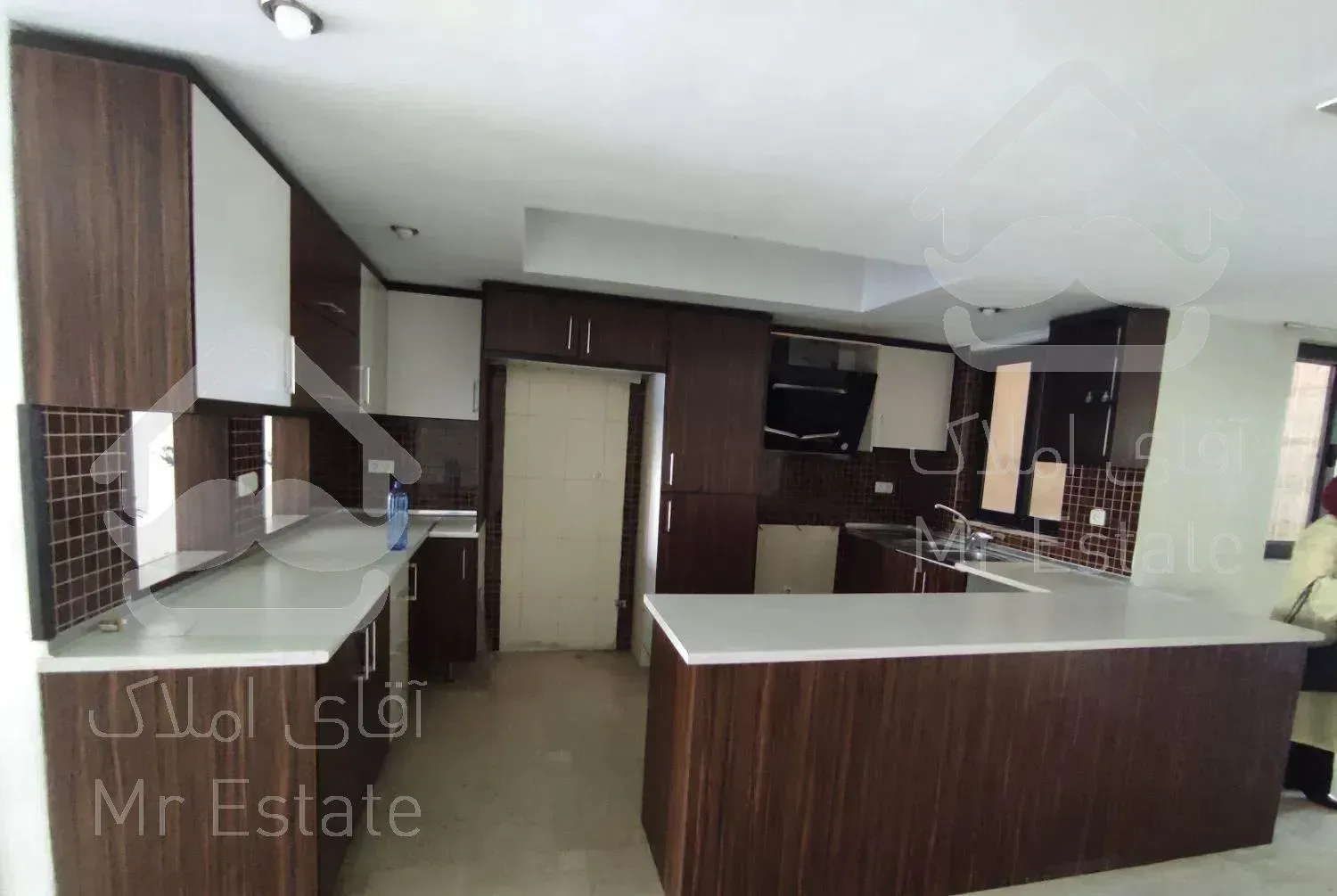 پاسداران۱۱۵متر روبه افتاب۵سال ساخت شیک و باامکانات