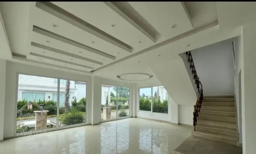 فروش ویلا شهرکی ۳۰۰ متر ۴ خوابه چندقدمی دریا