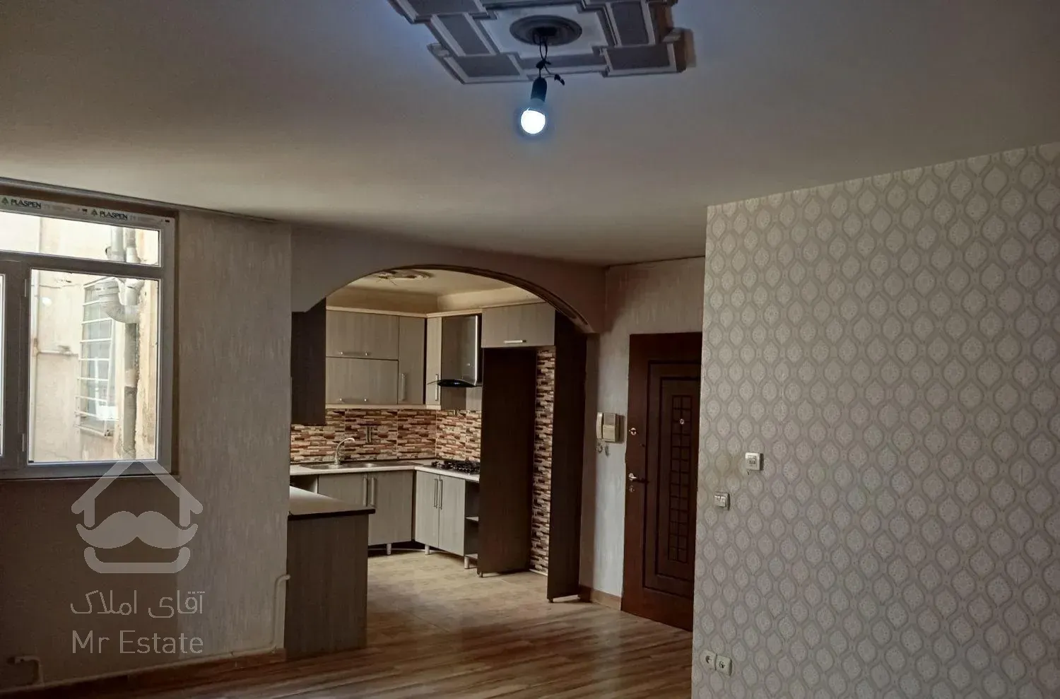 ۸۲ متری واقع در شاخه اصلی فردیس محدوده فلکه سوم