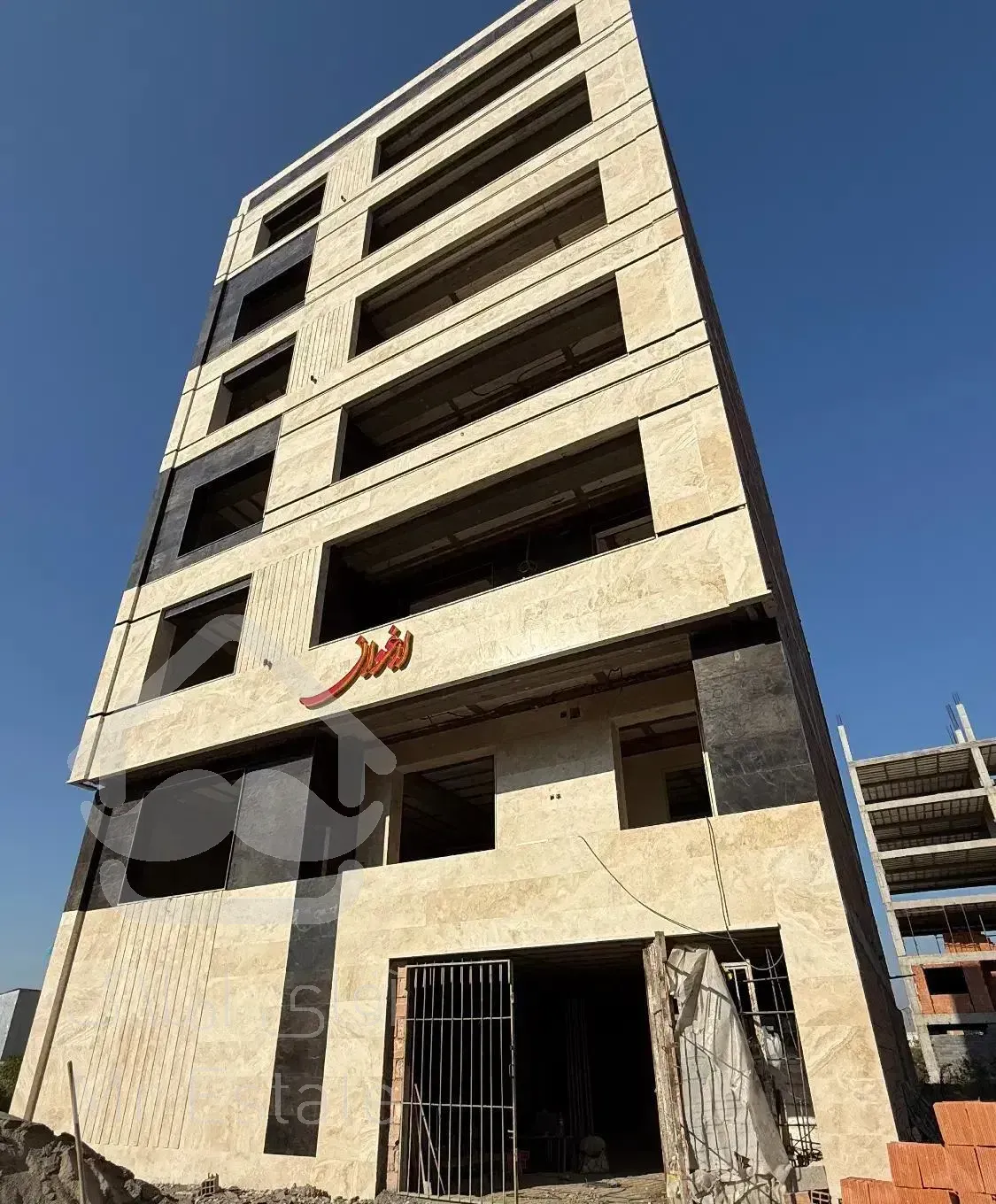 واحد ۱۸۰ متری طبقات تکواحد