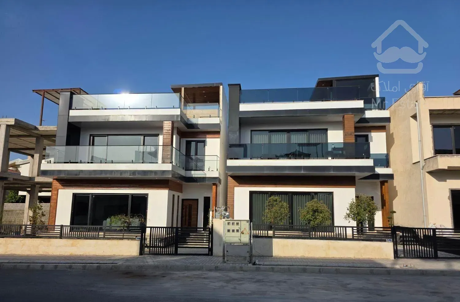 فروش ویلا مدرن ساحلی با ویوو ابدی دریا