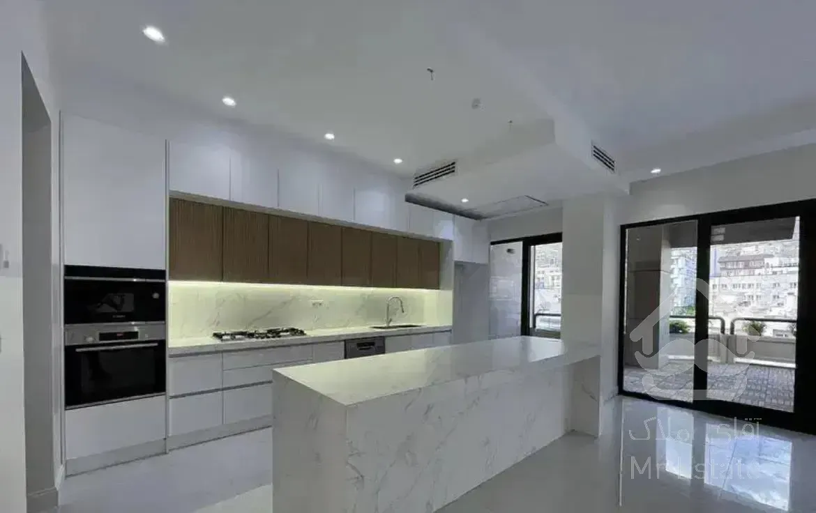 ۲۰۰متر/فول امکانات/نوساز