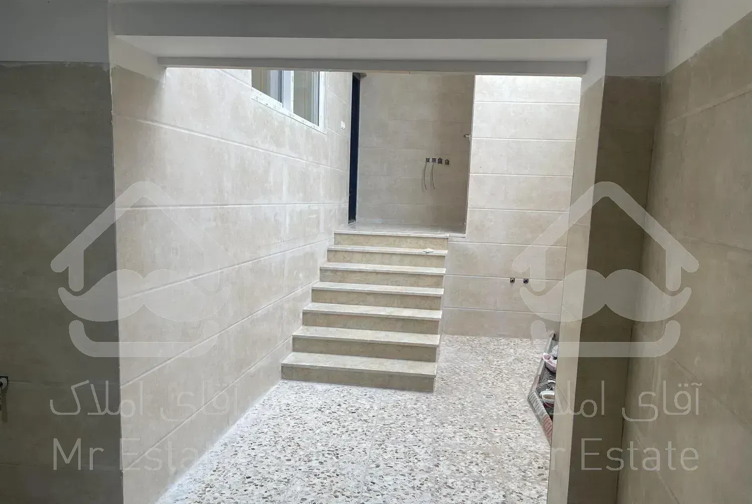 ۱۴۰ متر نیم‌‌ پیلوت ، امیرکلا سه راه سجادی