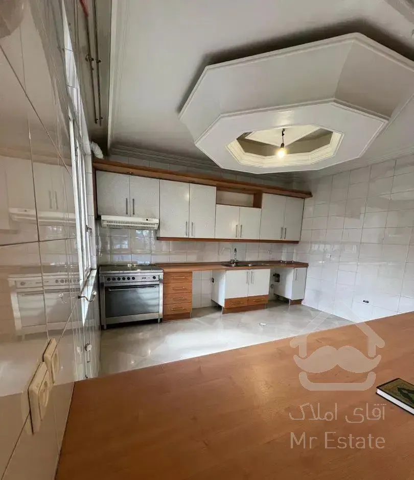 آپارتمان ۱۳۲ متری /۳ خواب/دربند/ویو ابدی/فروش فوری