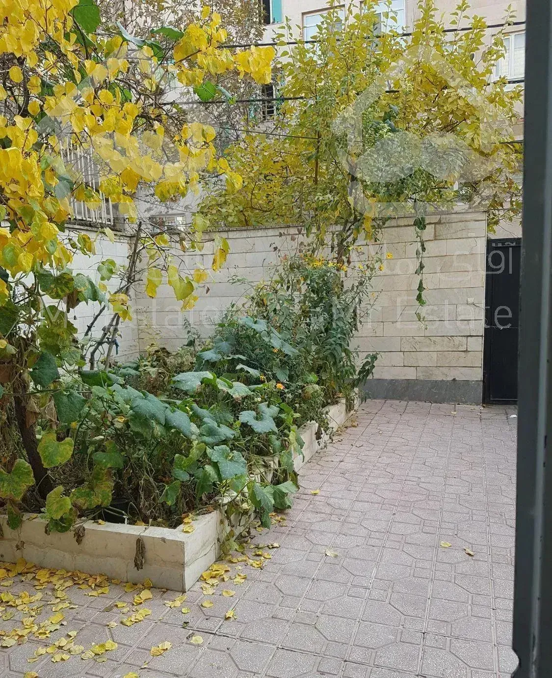 ۷۵ متر تهرانپارس  طبقه دوم سندی فروشنده واقعی