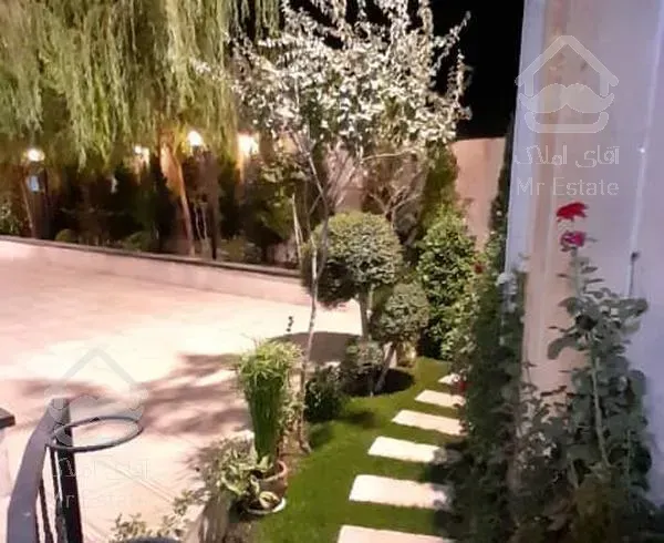 614متر زمین 300 متر ویلا تریبلکس