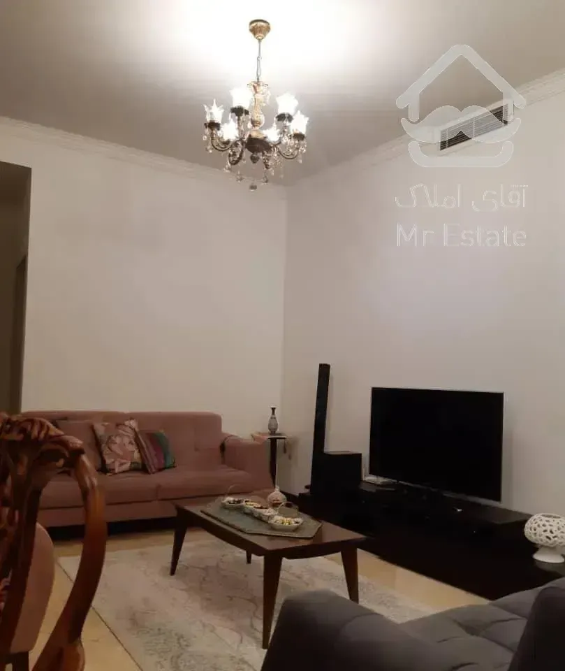 ازگل ۱۵۰ متر غرق نور سالن پرده خور