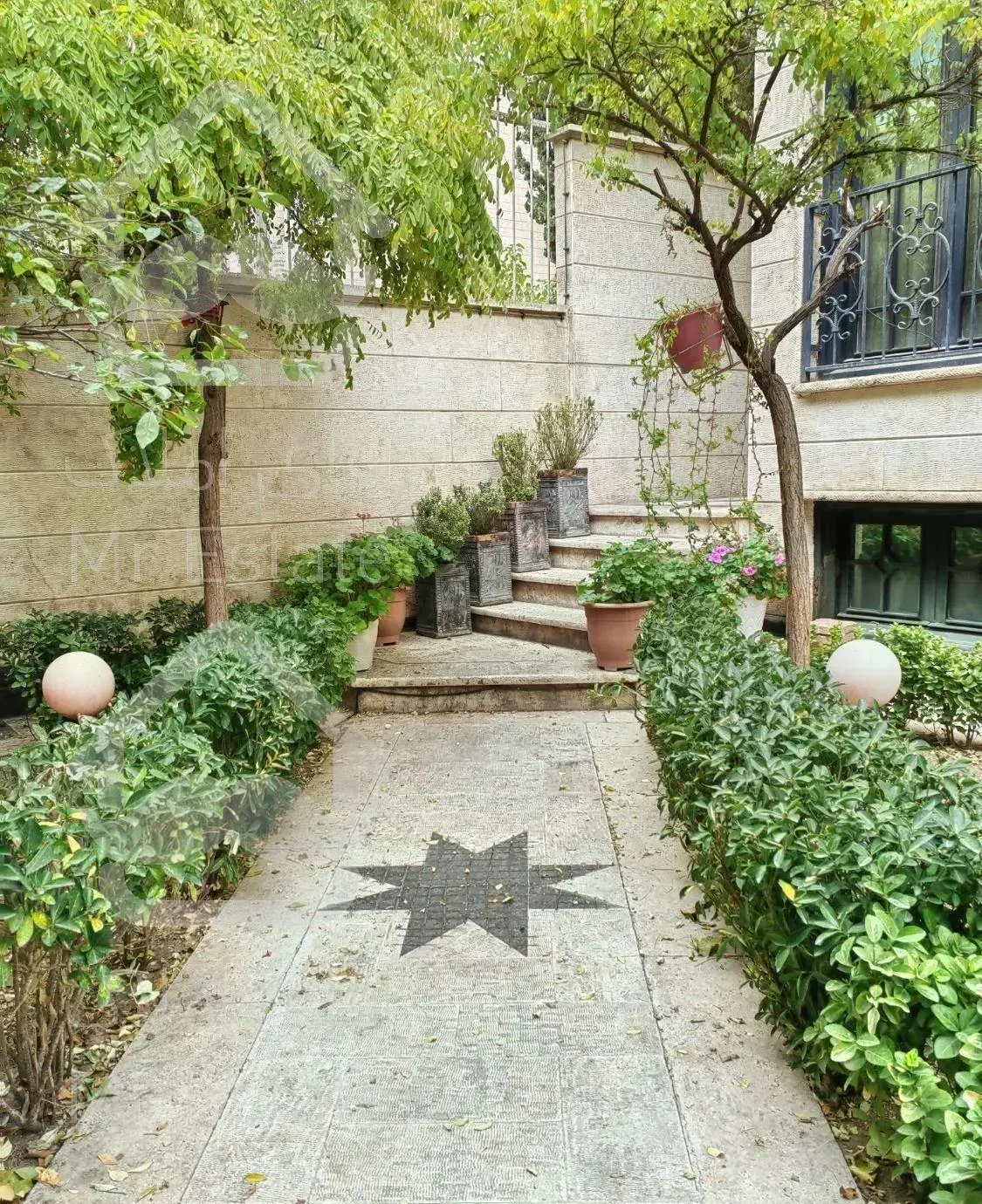 ۱۳۰ متر ۳ خواب تکواحدی در میرداماد اطلسی