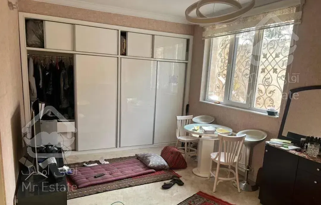 به همراه حیاط شخصی و کاملا بازسازی شده