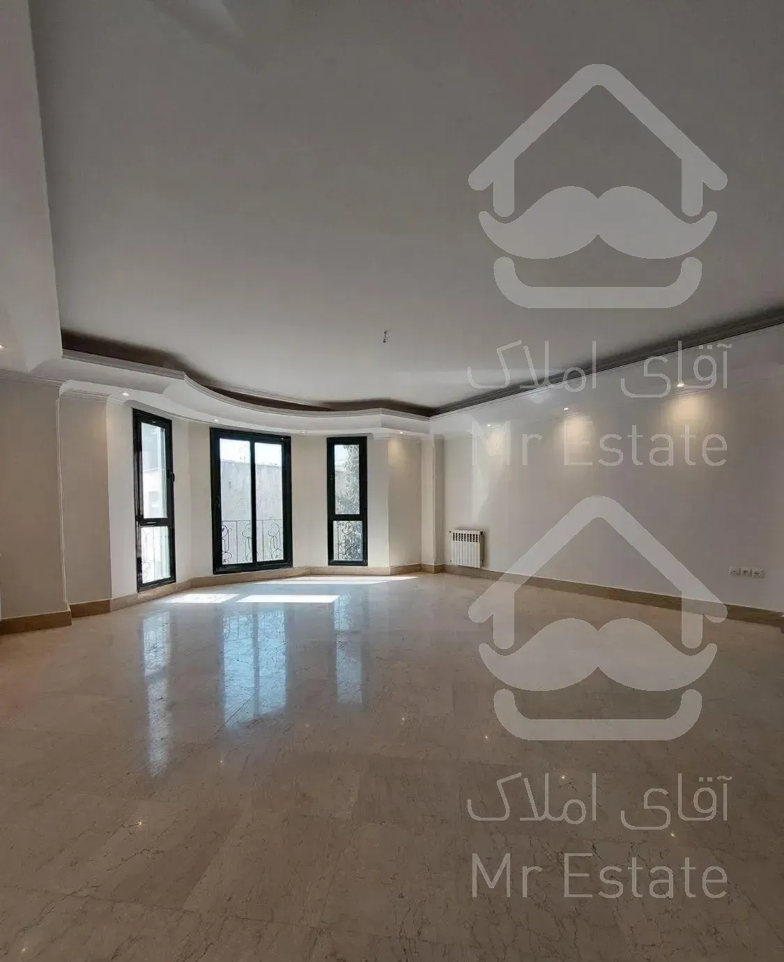 آپارتمان ۲۱۰ متر سه خواب تک واحدی بازسازی شده