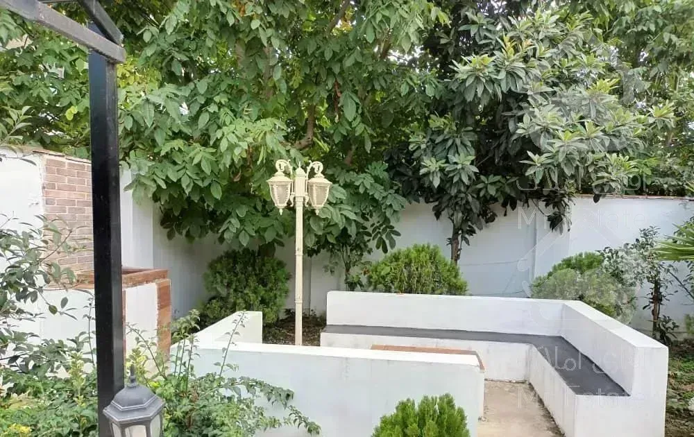 سیصد متری سند دار