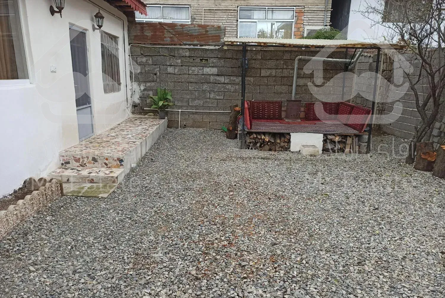 ویلا تک خواب حیاط دار دربستی