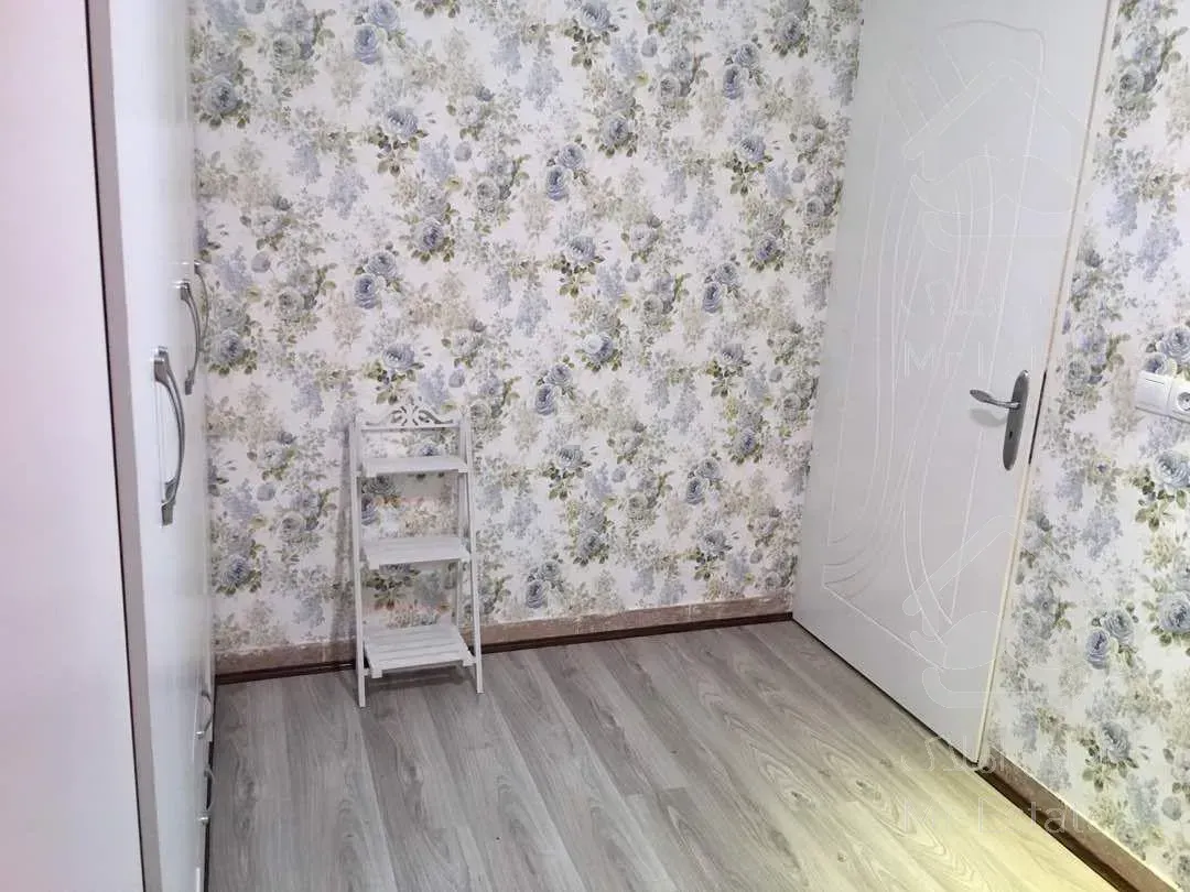 فقط زوج جوان طبقه ي دوم نوساز دو اتاق خواب  آسانسور  پاركينگ  انباري بالكن  شوفاژ پرده  لوستر  مجهز به دوريين مدار بسته