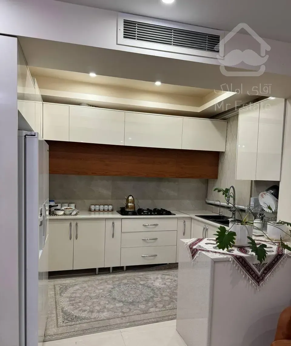 اجاره ۱۲۰متر طبقه ۳جنوبی ویودار