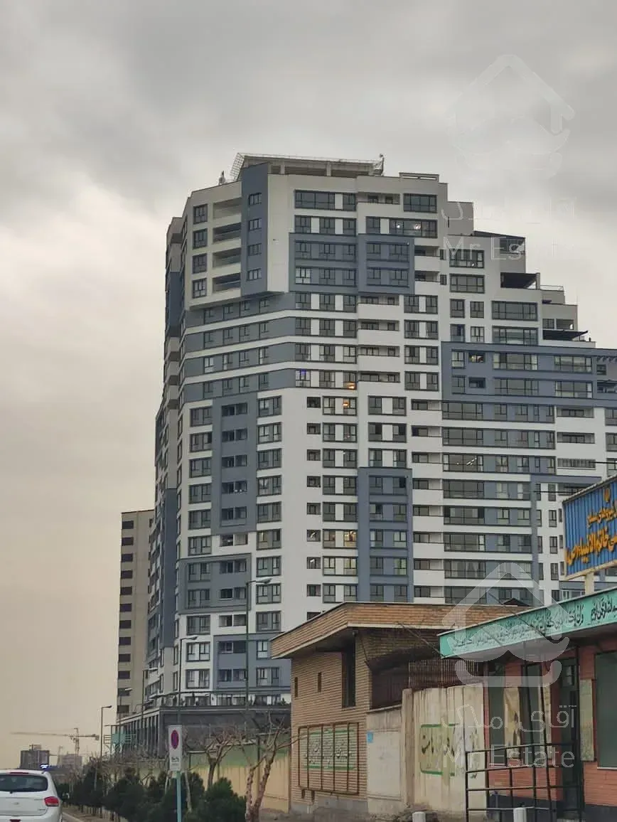 اپارتمان ۱۳۰ متری سه خوابه